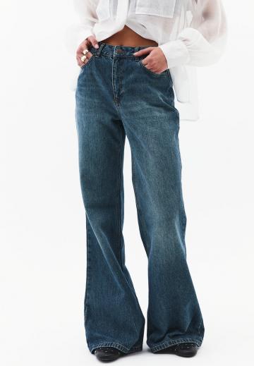 Клешеные джинсы
