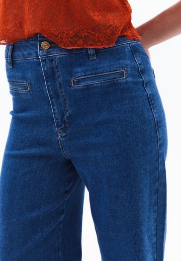 Клешеные джинсы