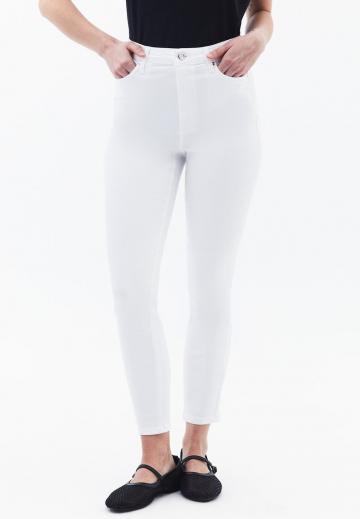 Короткие джинсы