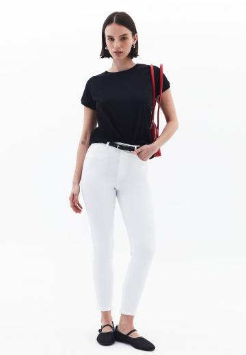 Короткие джинсы