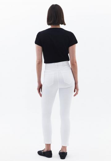 Короткие джинсы