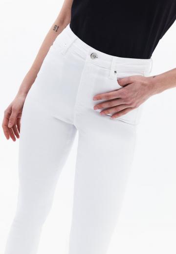 Короткие джинсы