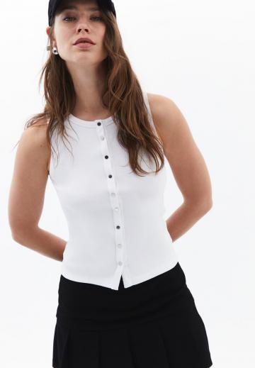 Вязаный жилет