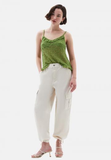 Брюки с накладными карманами