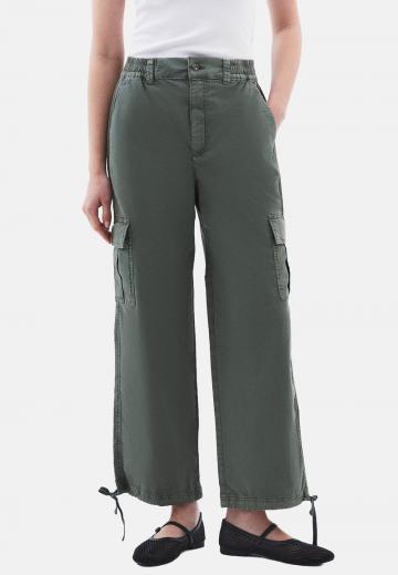 Брюки с накладными карманами