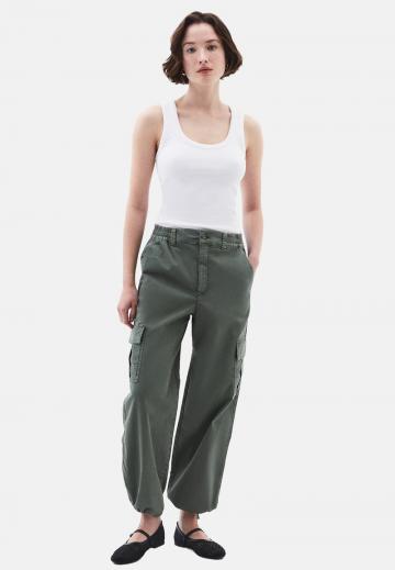 Брюки с накладными карманами