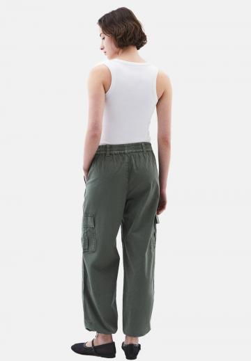 Брюки с накладными карманами