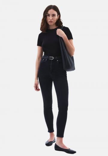 Короткие джинсы