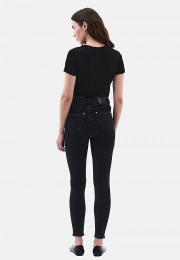 Короткие джинсы