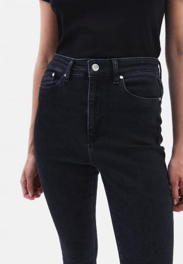 Короткие джинсы