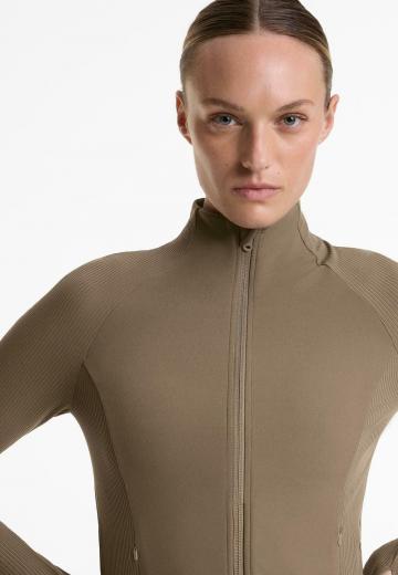 Спортивная куртка