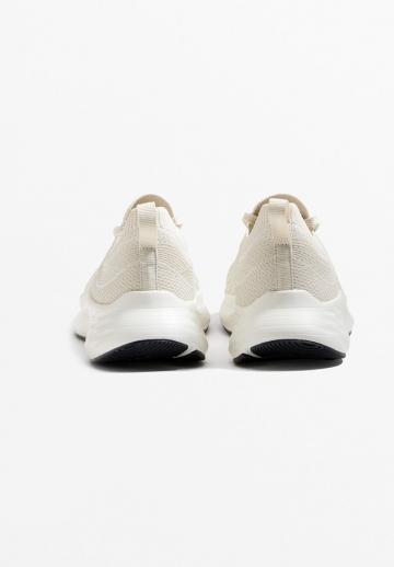 Беговые кроссовки