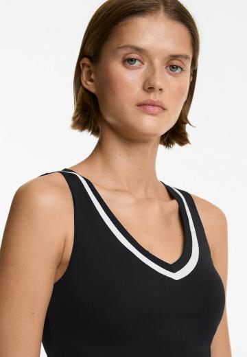 Блузка без рукавов