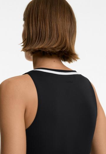 Блузка без рукавов