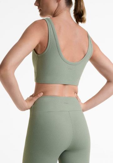 Спортивный топ