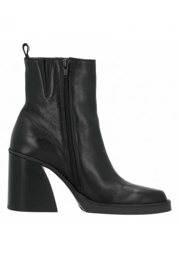 Полусапожки на высоком каблуке