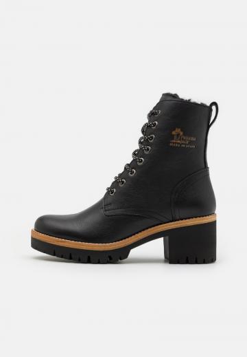 Ботинки на шнуровке