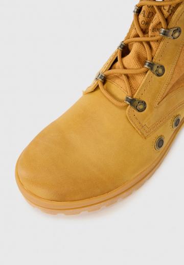 Ботинки на шнуровке