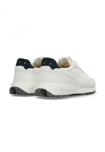 Походные кроссовки