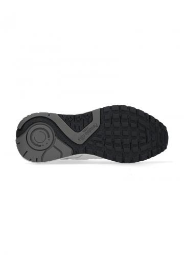 Походные кроссовки