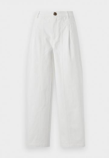 Короткие джинсы