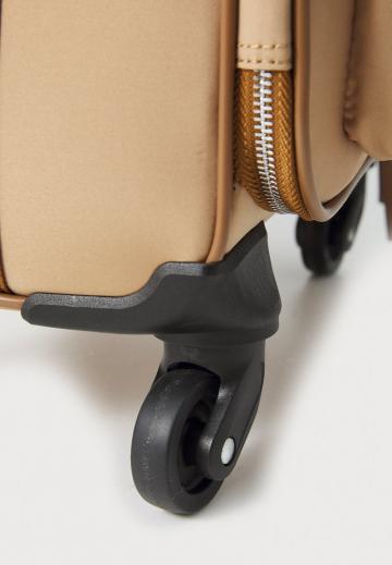 Чемодан на колесах