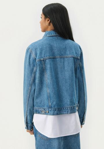 Джинсовая куртка