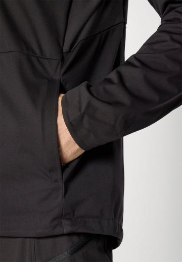 Спортивная куртка