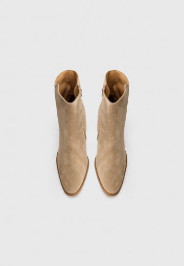 Высокие сапоги