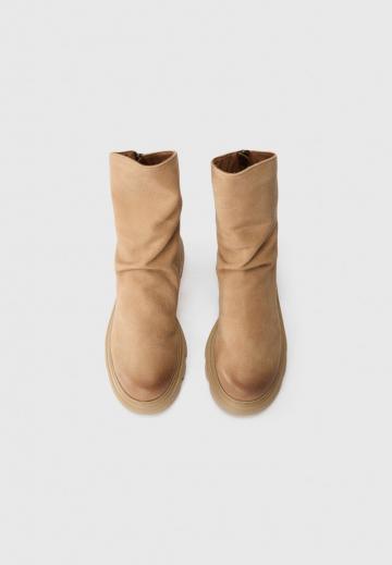 Сапожки на танкетке