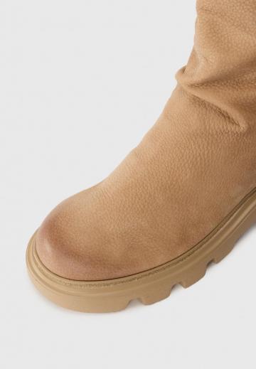 Сапожки на танкетке