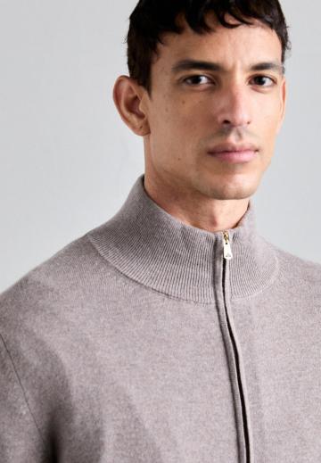 Вязаная кофта