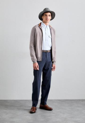 Брюки с накладными карманами