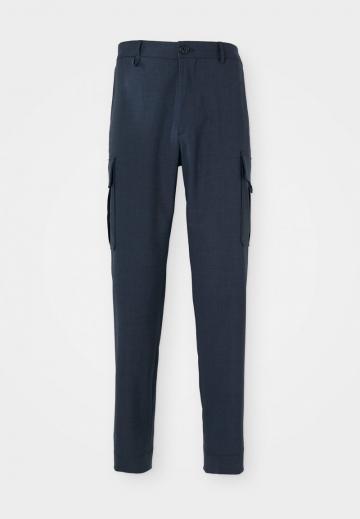 Брюки с накладными карманами