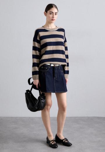 Пуловер в полоску