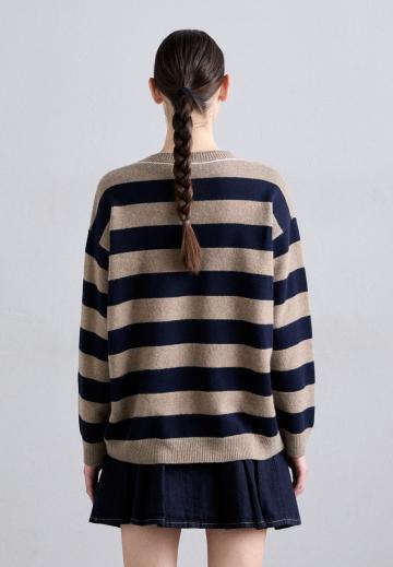 Пуловер в полоску