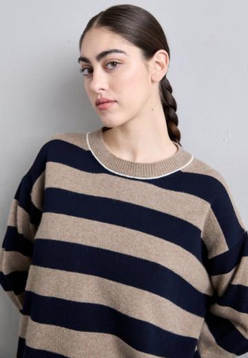 Пуловер в полоску