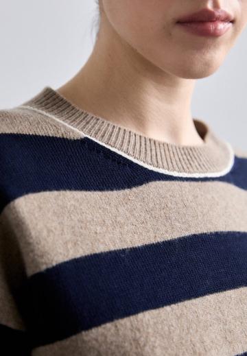 Пуловер в полоску