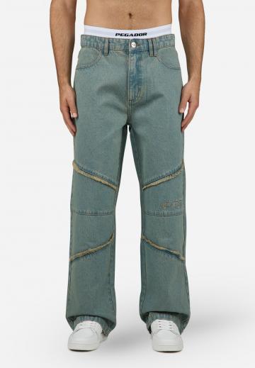 Прямые джинсы