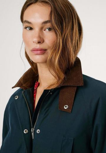 Куртка с накладнымит карманами