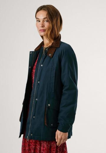 Куртка с накладнымит карманами