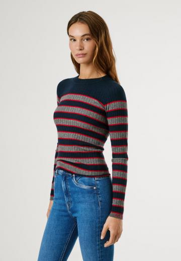 Пуловер в полоску