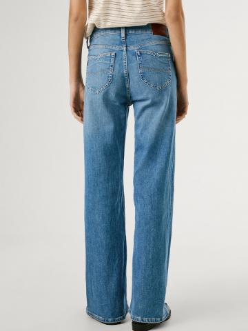 Клешеные джинсы