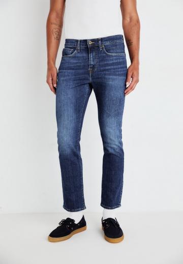 Узкие джинсы