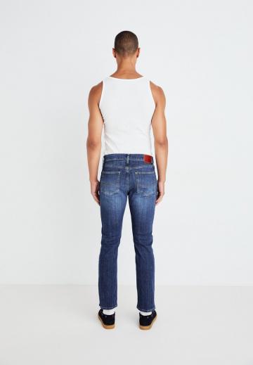 Узкие джинсы