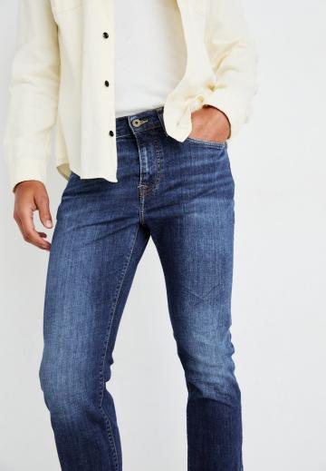 Узкие джинсы
