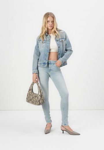 Джинсовая куртка