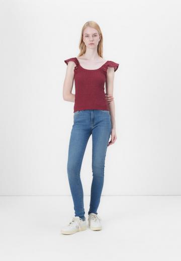 Узкие джинсы