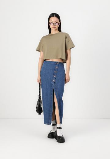 Юбка с накладными карманами