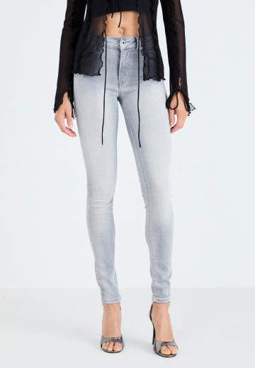 Узкие джинсы